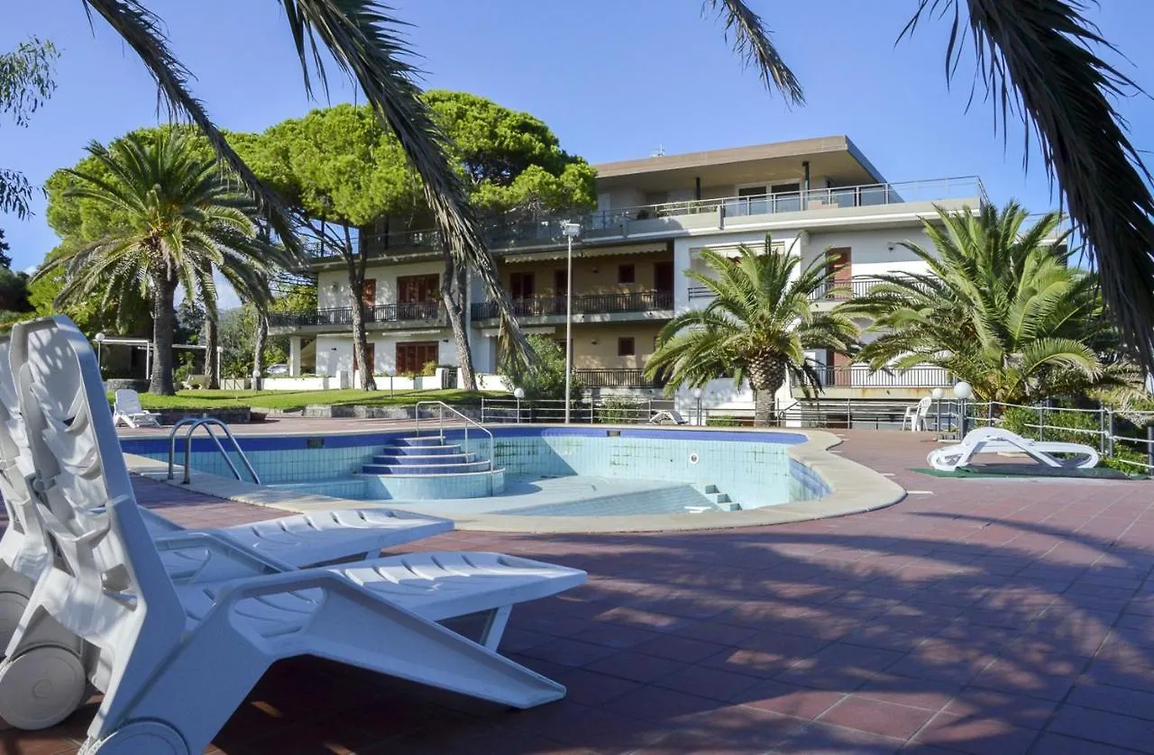 Spacious Apartment With Sea View In Giardini Naxos 120 M² Pool İtalya